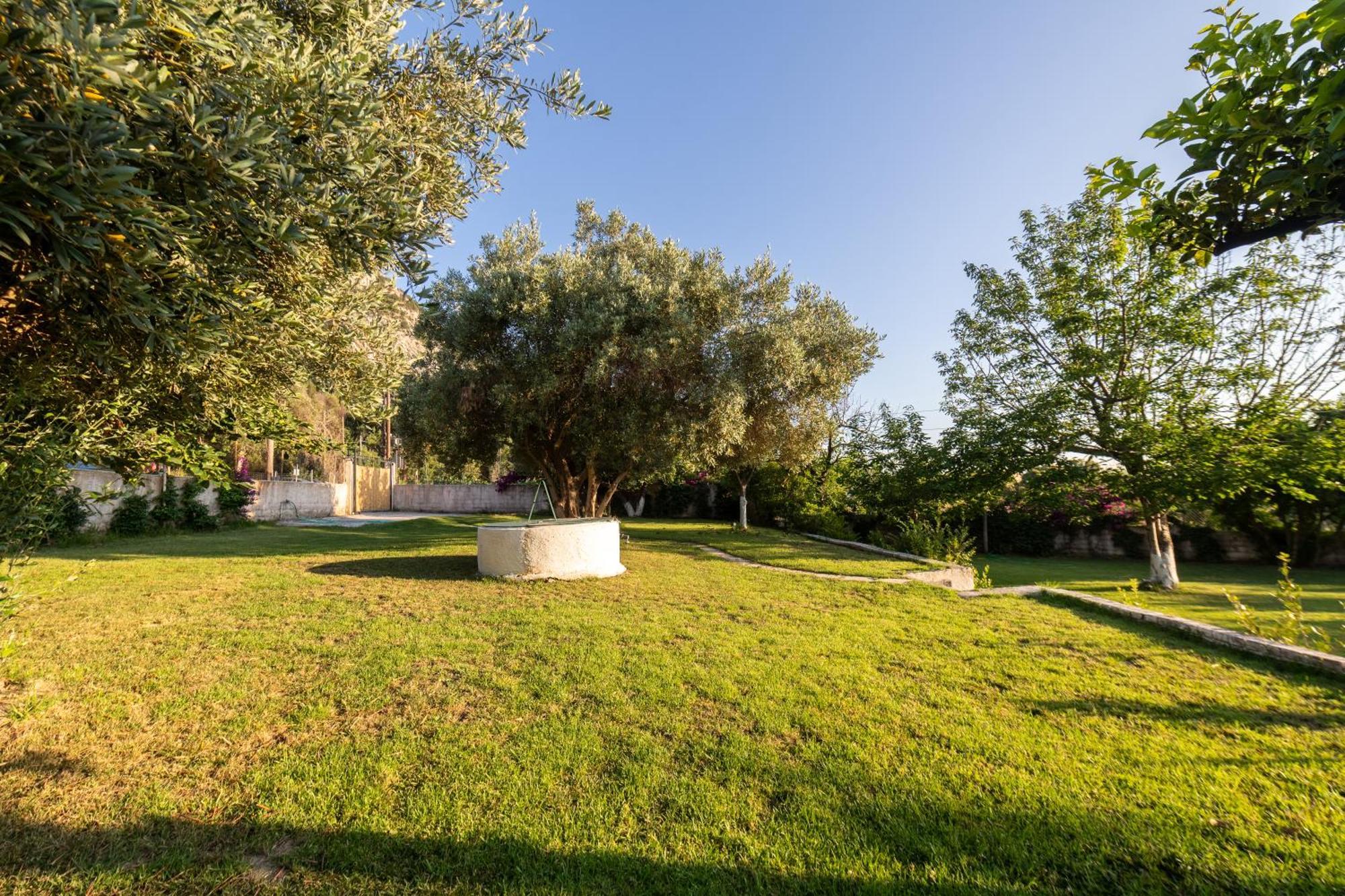 To Ktimataki Villa Agios Gordios  Eksteriør billede